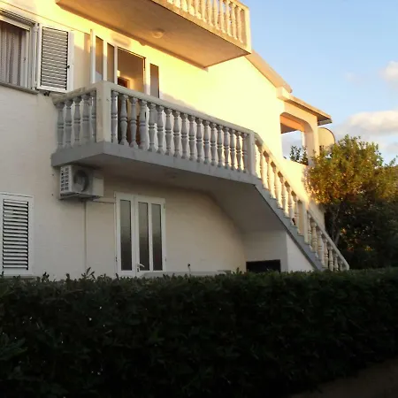 Zdenka Apartment Povljana